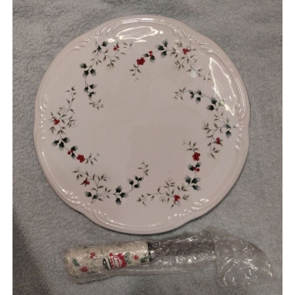 Pfaltzgraff Cheese Tray With Sculpted Knife Winterberry NEW IN BOX 8.5"